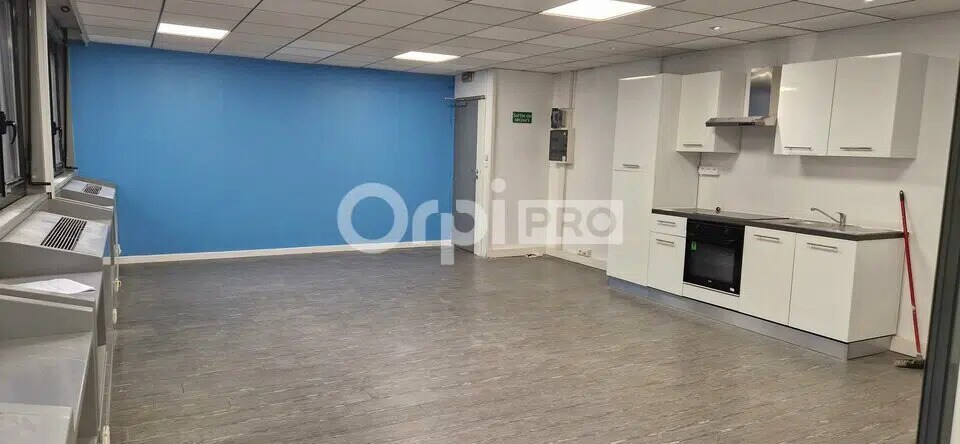 Office in Villeurbanne for lease Interior Photo- Image 1 of 11