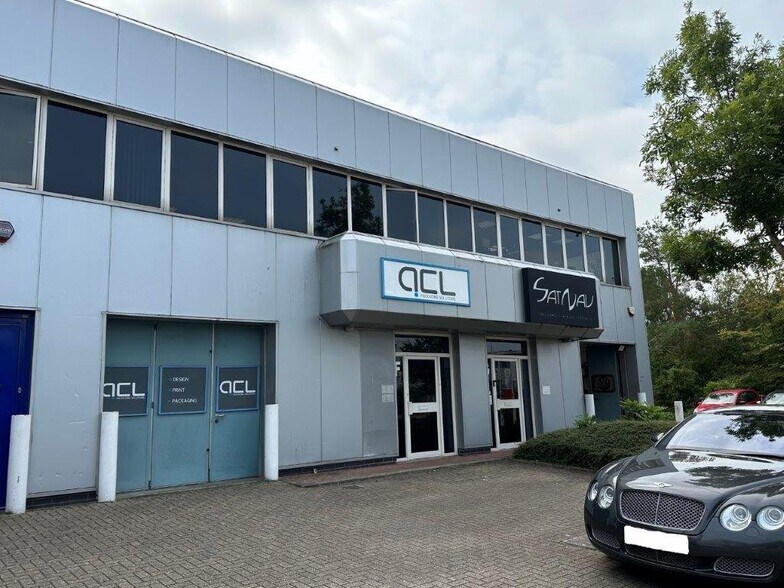 Hook Rise S, Surbiton for lease - Building Photo - Image 1 of 5