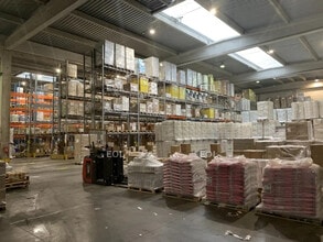 Flex in Maurepas for lease Interior Photo- Image 2 of 9