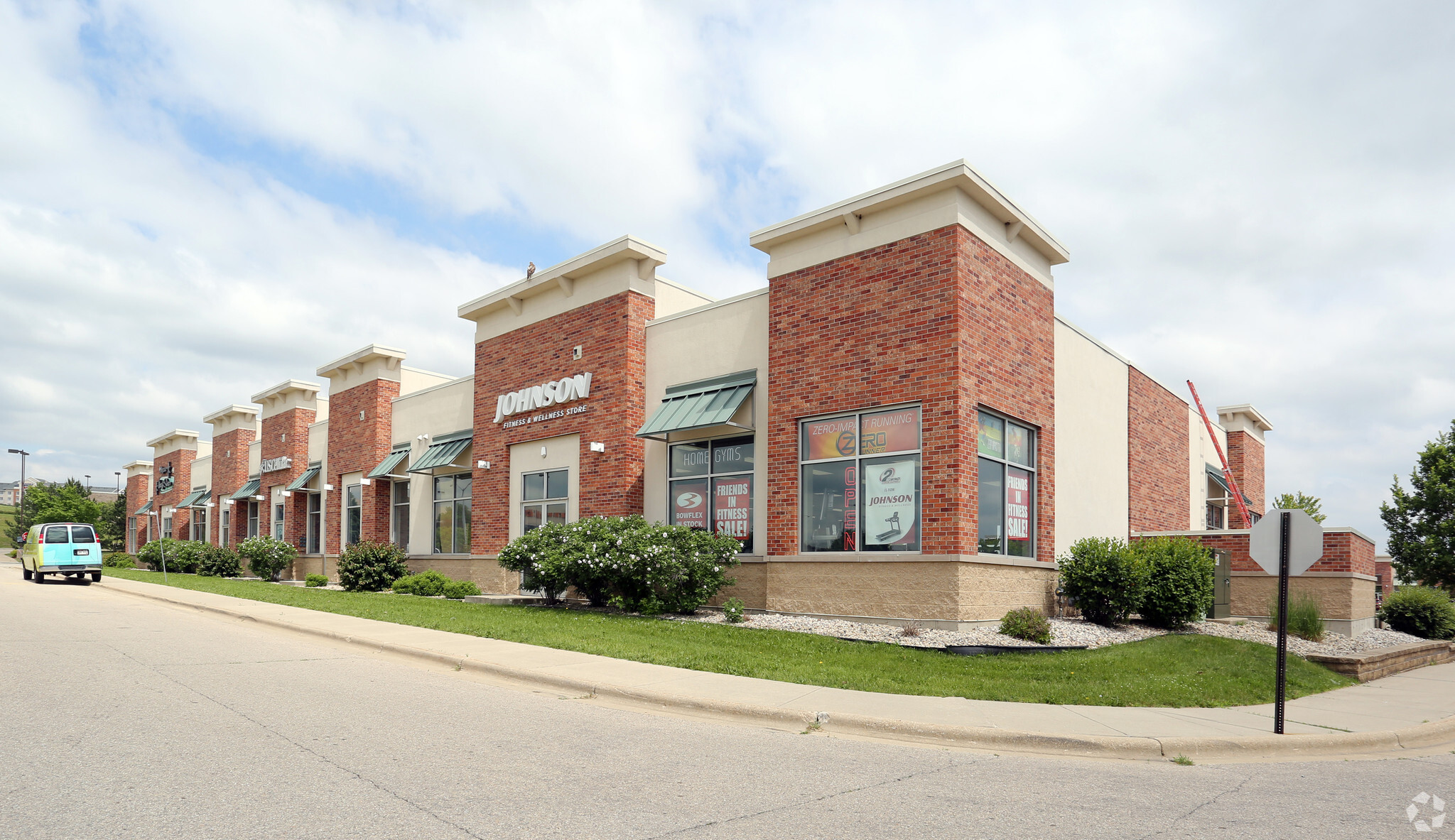 2402 E Springs Dr, Madison, WI for lease Primary Photo- Image 1 of 4