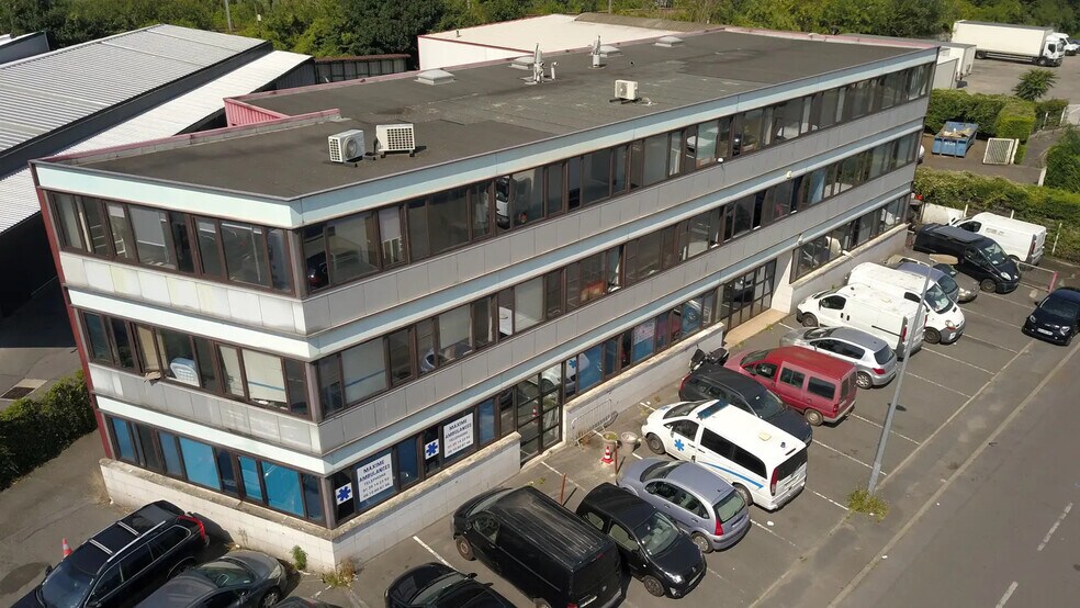 29-31 Rue Des Entrepreneurs, Carrières-sur-Seine for lease - Building Photo - Image 2 of 4