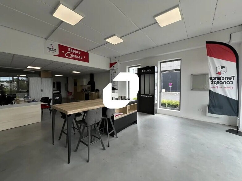 Retail in Lesquin for lease - Interior Photo - Image 3 of 13