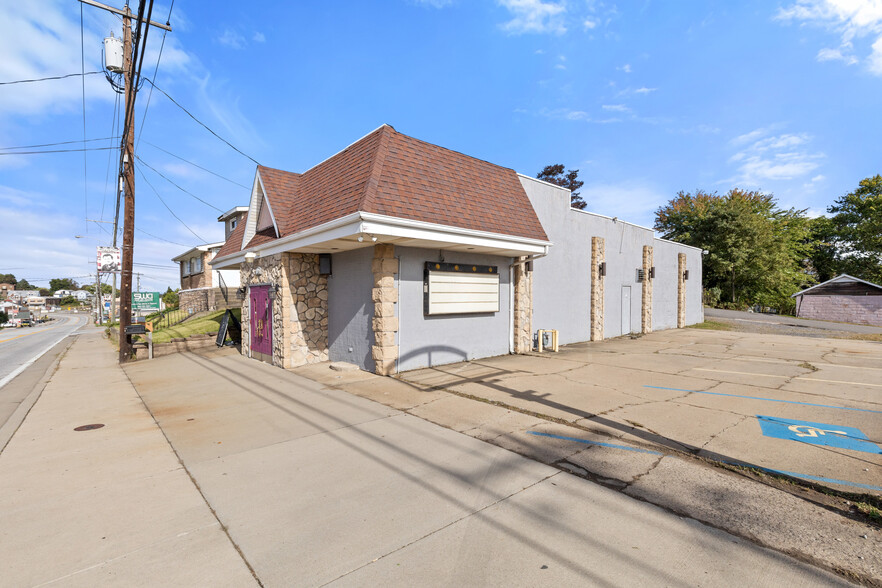 2109 Pennsylvania Ave, Weirton, WV for sale - Building Photo - Image 2 of 31