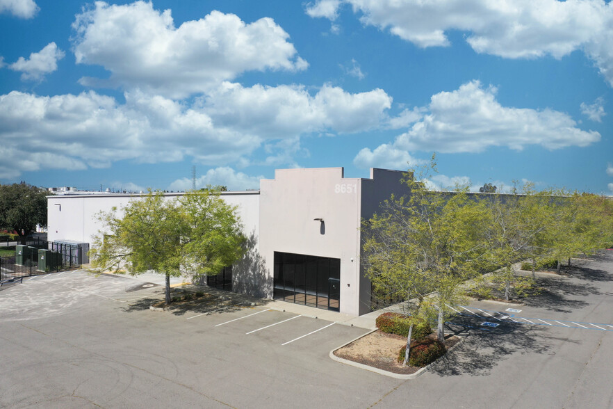 8651 Younger Creek Dr, Sacramento, CA for lease - Building Photo - Image 2 of 9