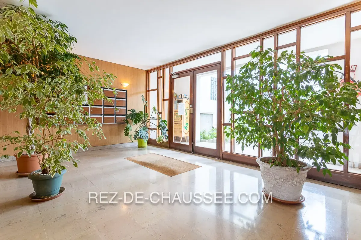 Paris, PAR 75019 -  -  - Lobby - Image 1 of 8