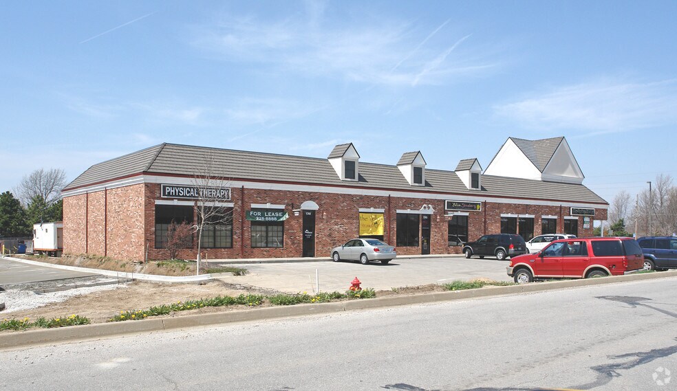 1741-1771 NW Burdett Xing, Blue Springs, MO for lease - Building Photo - Image 3 of 6