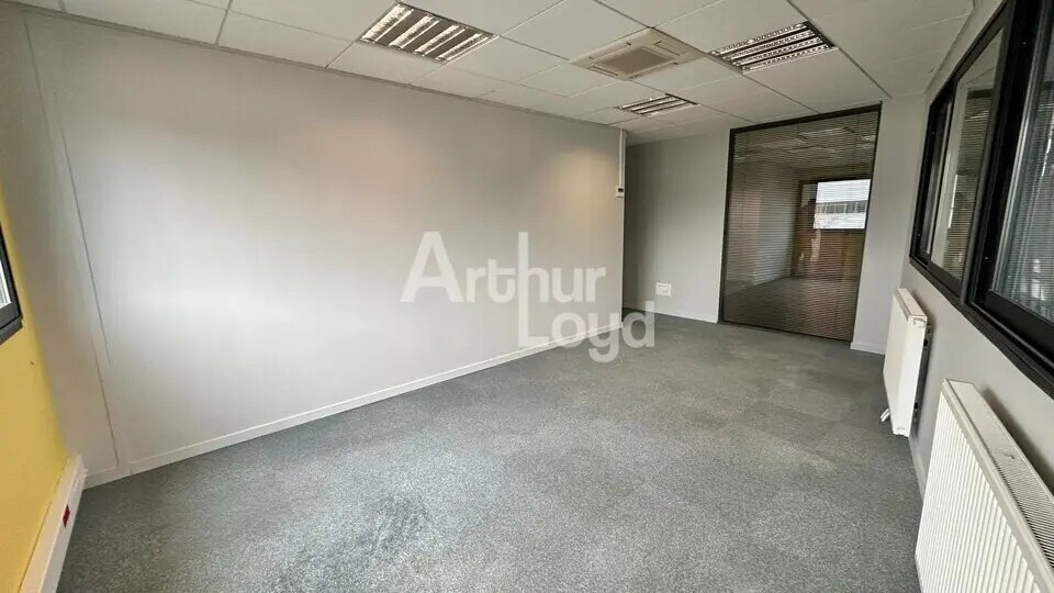 Office in Saint-Baldoph for lease - Interior Photo - Image 2 of 11