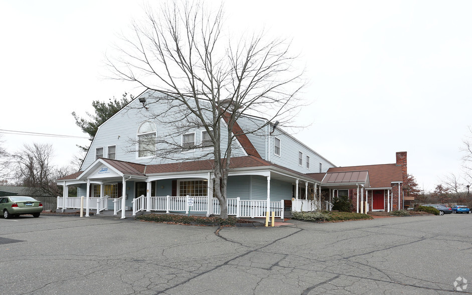 28 Main St, East Hartford, CT for lease - Primary Photo - Image 3 of 16