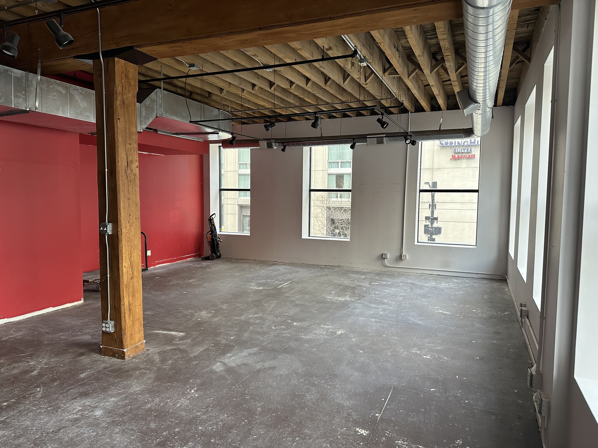 415 N Dearborn St, Chicago, IL for lease Interior Photo- Image 1 of 8