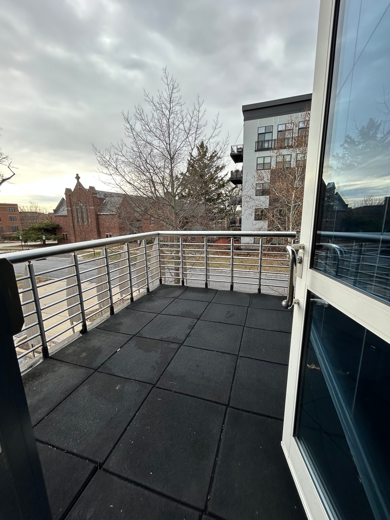 1725 N McGovern St, Highland Park, IL for lease Building Photo- Image 1 of 7