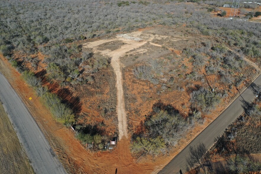 000 Hwy I35, Artesia Wells, TX 78001 Artesia Property