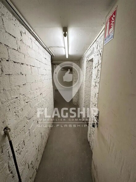 Retail in Paris for lease - Interior Photo - Image 1 of 5