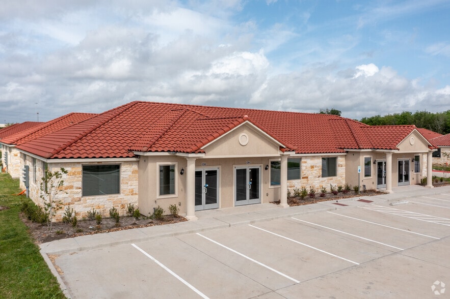 2743 Smith Ranch Rd, Pearland, TX for lease - Building Photo - Image 1 of 31