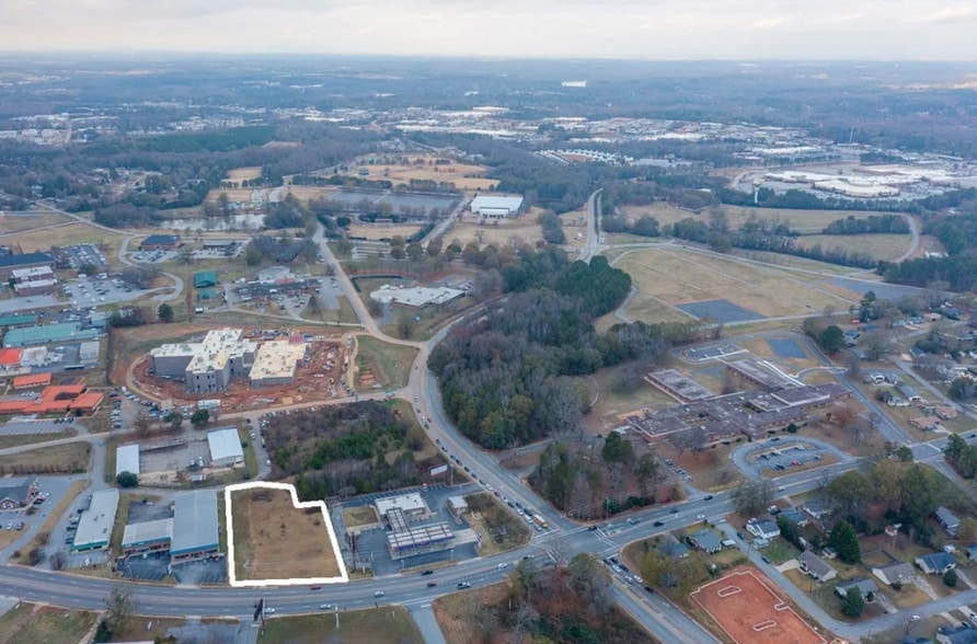 713 Whitehall Rd, Anderson, SC for sale - Primary Photo - Image 1 of 3