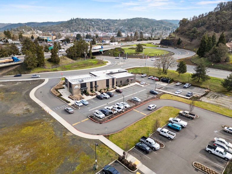 722 W Harvard Ave, Roseburg, OR for lease - Aerial - Image 2 of 12