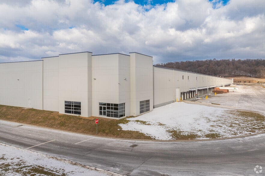 41 Martha Dr, Bethel, PA for lease - Building Photo - Image 3 of 5