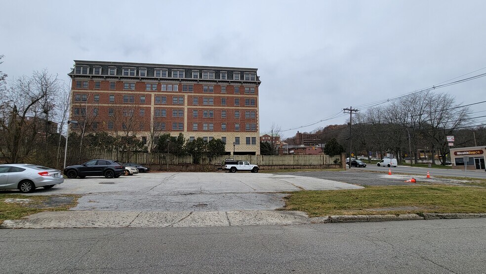 11 Apartments + Lots High Upside Newton, NJ for Sale