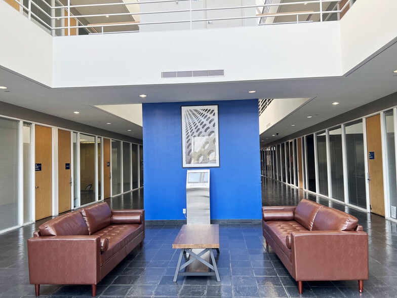 11301 Fallbrook Dr, Houston, TX for lease - Interior Photo - Image 3 of 13