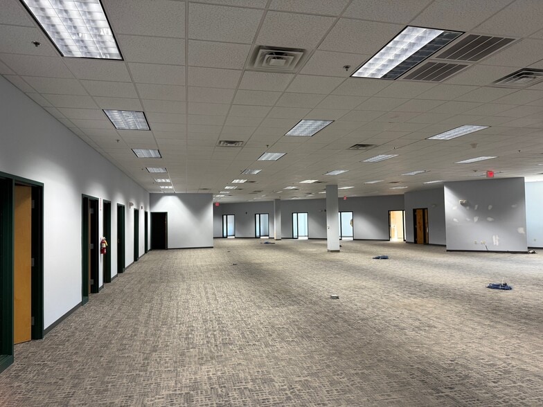 1275 Park East Dr, Woonsocket, RI for lease - Building Photo - Image 3 of 13