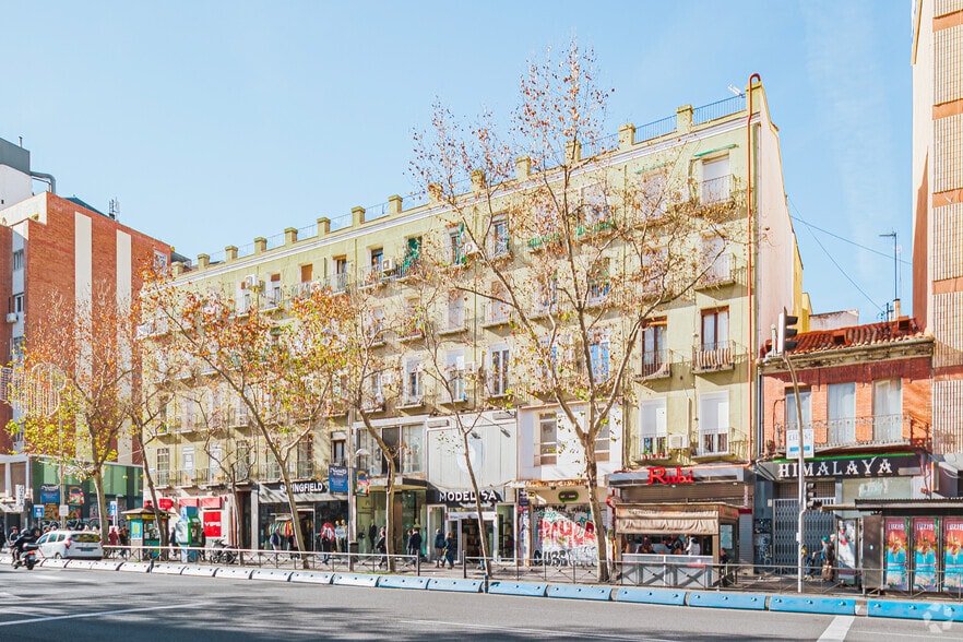 Retail in Madrid, Madrid for lease - Building Photo - Image 2 of 2