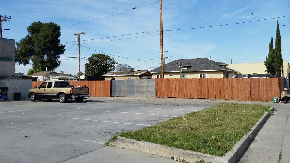 556558 W Compton Blvd, Compton, CA 90220