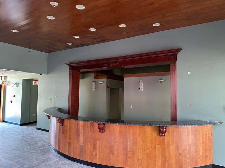 5630 111th St, Chicago Ridge, IL for lease - Building Photo - Image 2 of 8