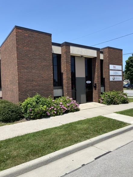 1701 Washington St, Manitowoc, WI for lease - Building Photo - Image 1 of 4