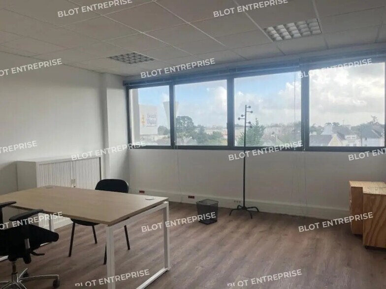 Office in Vannes for sale - Building Photo - Image 2 of 7