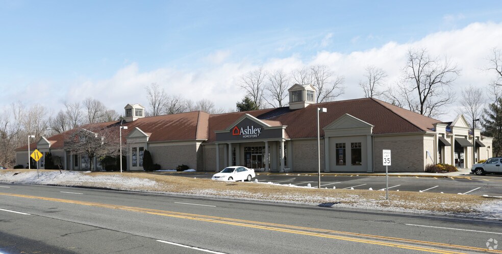 273 Federal Rd, Brookfield, CT for lease - Building Photo - Image 1 of 1