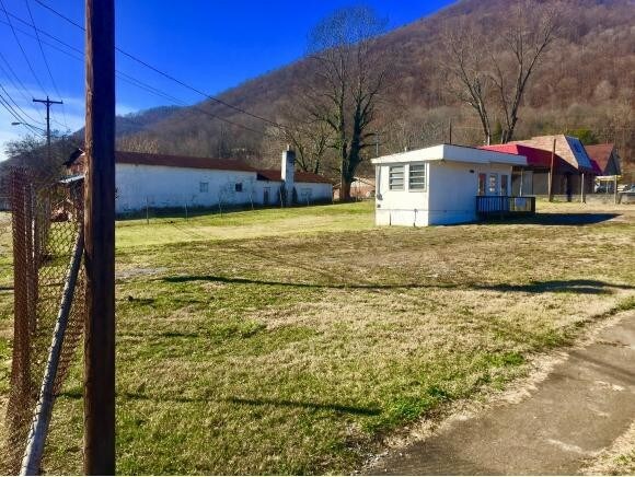 424 E 5th St N, Big Stone Gap, VA for sale Primary Photo- Image 1 of 1