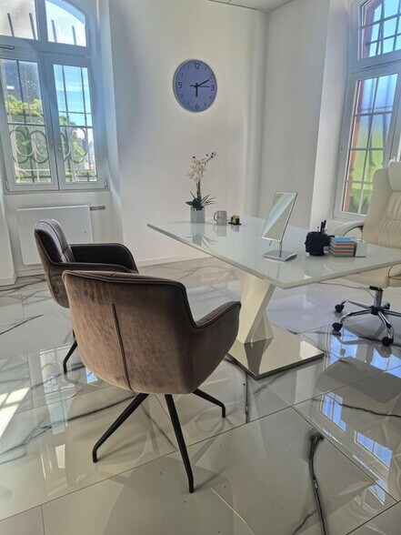 Office/Medical in Freyming Merlebach for lease - Interior Photo - Image 1 of 5