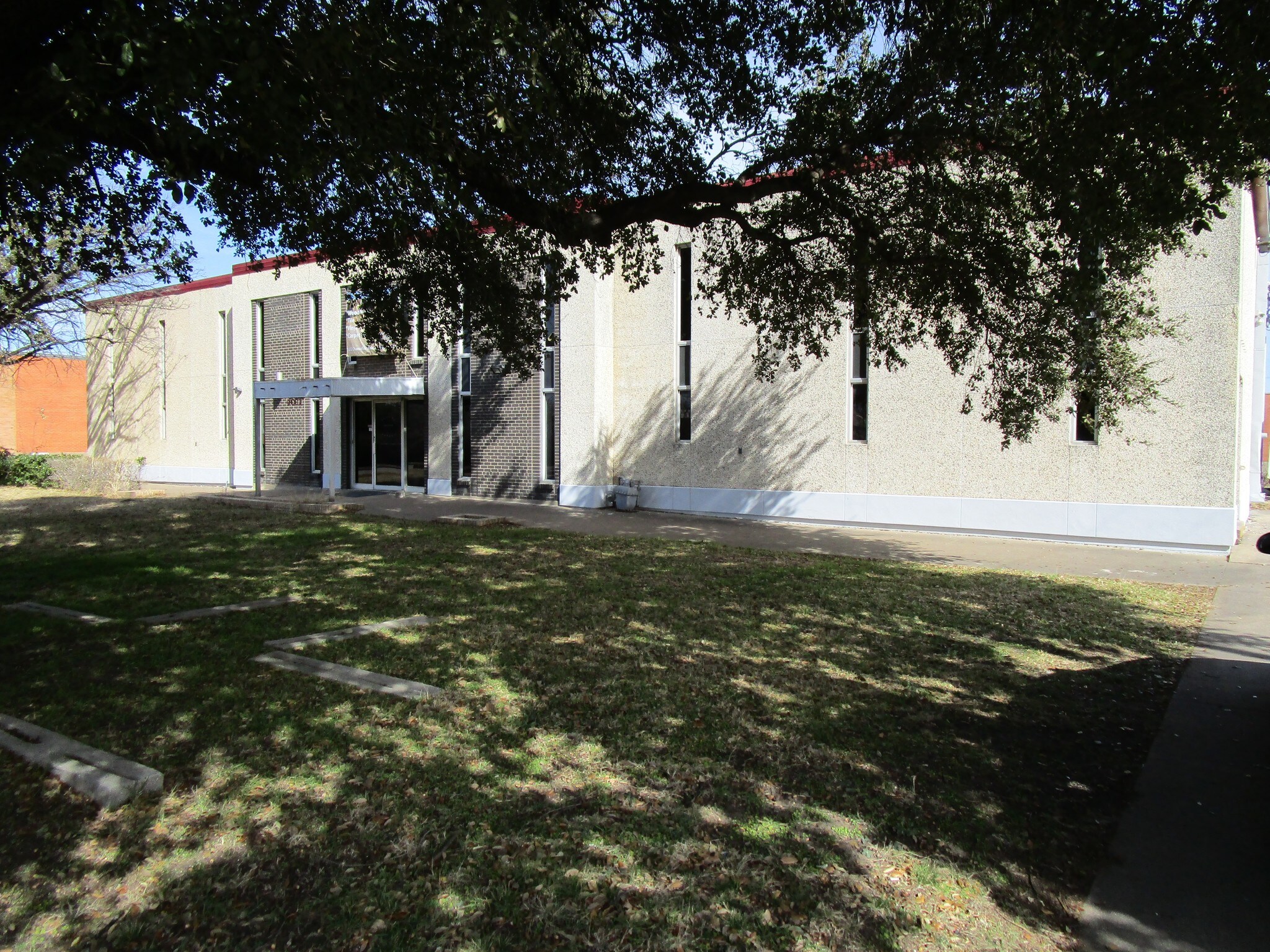 9002 Chancellor Row, Dallas, TX for sale Primary Photo- Image 1 of 1