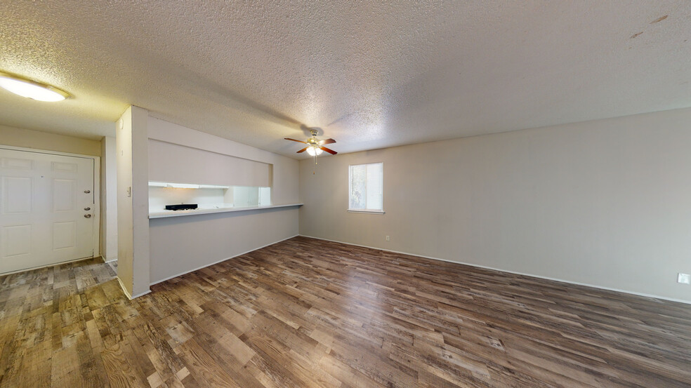 3102 Hillcrest Dr, San Antonio, TX for sale - Matterport 3D Scan - Image 2 of 39