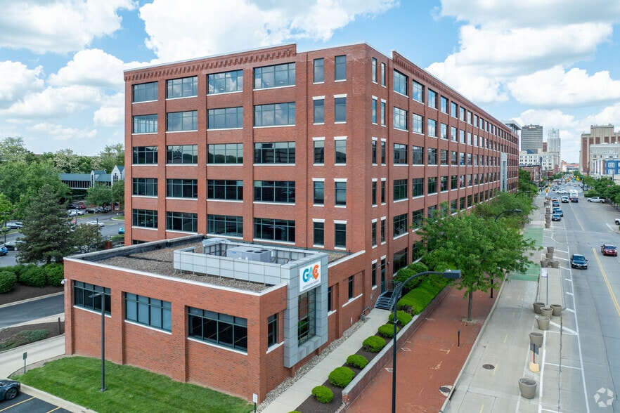 388 S Main St, Akron, OH for lease - Building Photo - Image 1 of 15