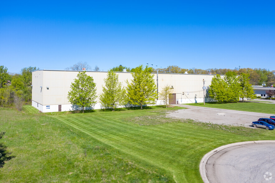 840 Rickett Rd, Brighton, MI for lease - Building Photo - Image 1 of 4