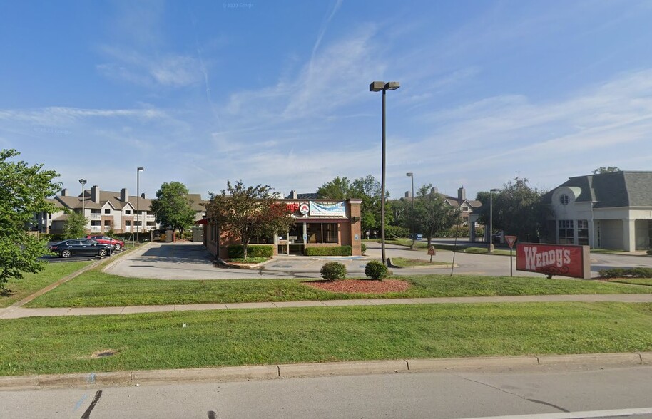 4955 Brownsboro Rd, Louisville, KY for lease - Building Photo - Image 3 of 5