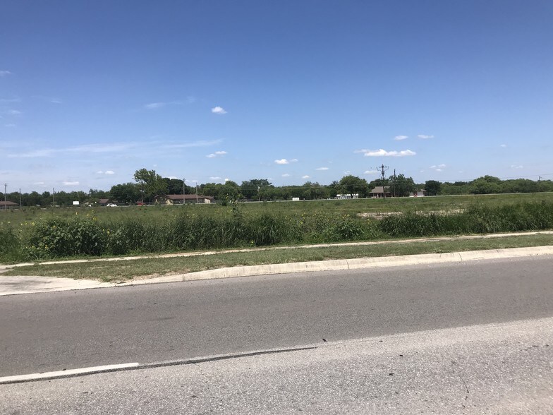 8276 B N SH 16, Poteet, TX for sale - Primary Photo - Image 1 of 1