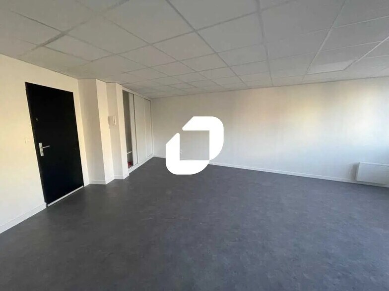 10 Avenue De Camberwell, Sceaux for lease - Interior Photo - Image 2 of 11