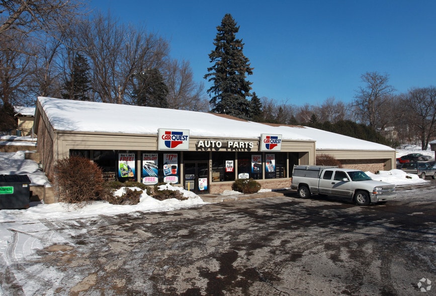 3542 Shoreline Dr, Wayzata, MN for lease - Primary Photo - Image 1 of 2