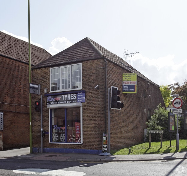 High St, Elstree for lease - Primary Photo - Image 1 of 1