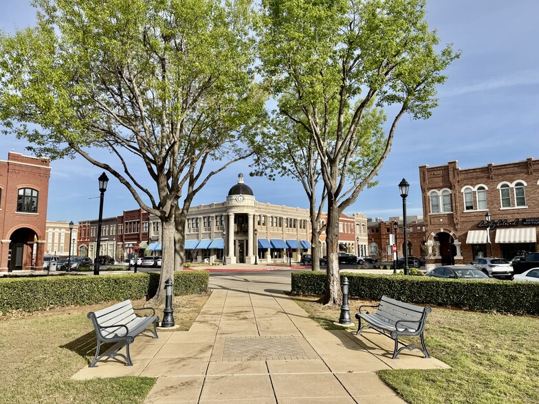 630 Parker Sq, Flower Mound, TX for lease - Building Photo - Image 2 of 5