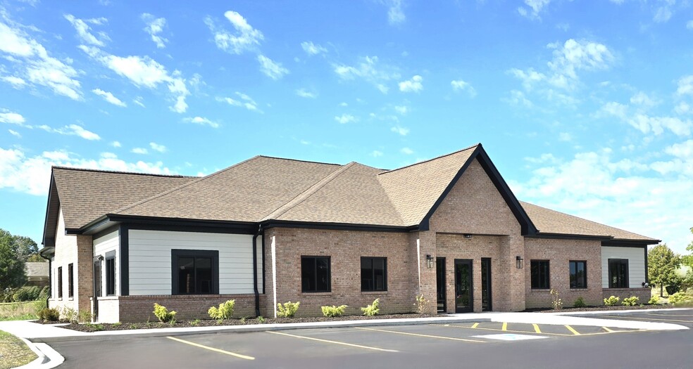 804 Geneva Parkway, Lake Geneva, WI for sale - Building Photo - Image 1 of 4