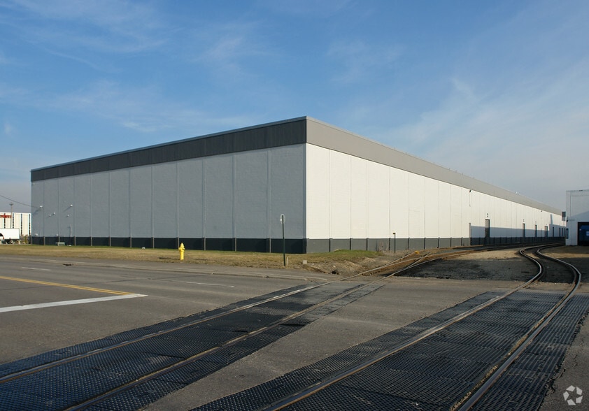 2500 Walnut St, Roseville, MN for lease - Building Photo - Image 2 of 5