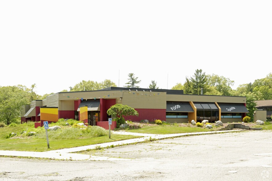 1820 44th St SW, Wyoming, MI for sale - Primary Photo - Image 1 of 1