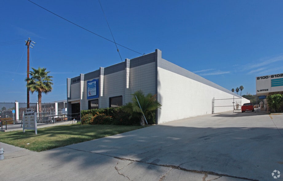 8116-8144 Deering Ave, Canoga Park, CA for lease - Building Photo - Image 3 of 8