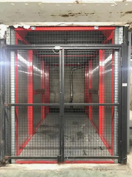 Avenue Carnot, Paris for lease - Building Photo - Image 2 of 11