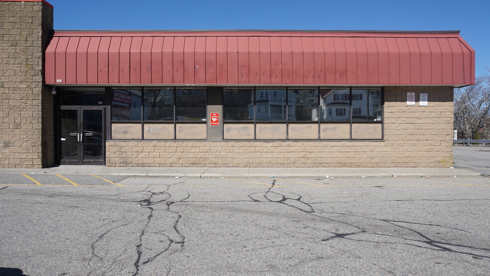 870 N Main St, Fall River, MA for lease - Building Photo - Image 2 of 13