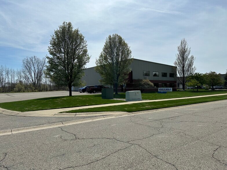 2240 Pine Ridge Dr SW, Jenison, MI for sale - Building Photo - Image 1 of 1