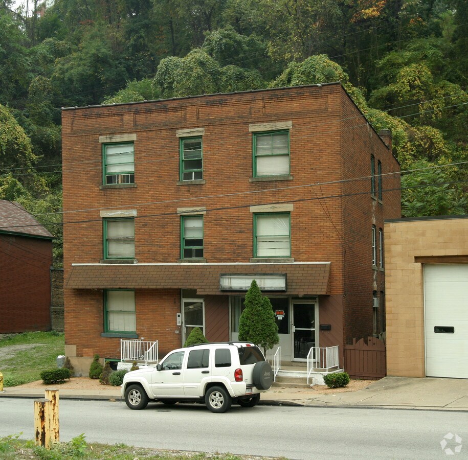 1208 Electric Ave, East Pittsburgh, PA 15112