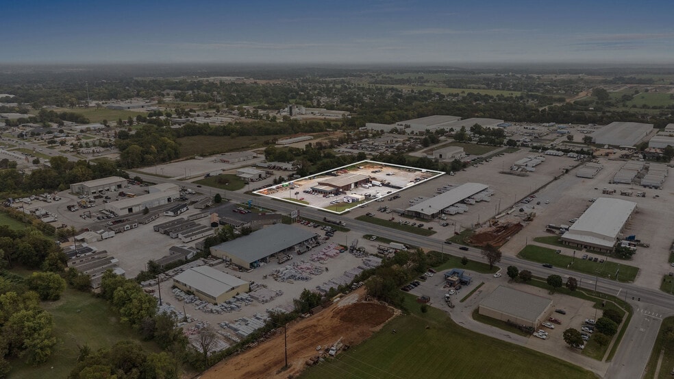 405 S Bloomington St, Lowell, AR for lease - Building Photo - Image 2 of 7